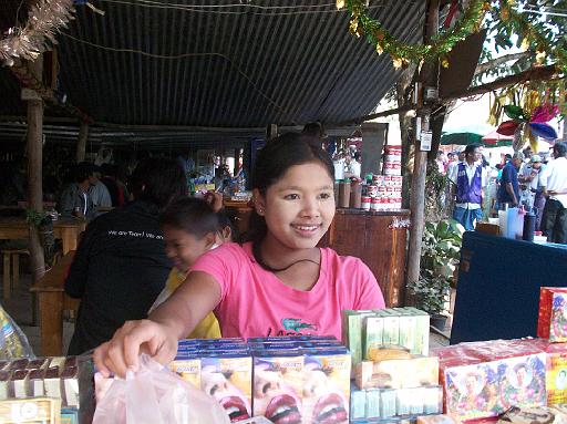 File 03.JPG - Auf dem Burmamarkt